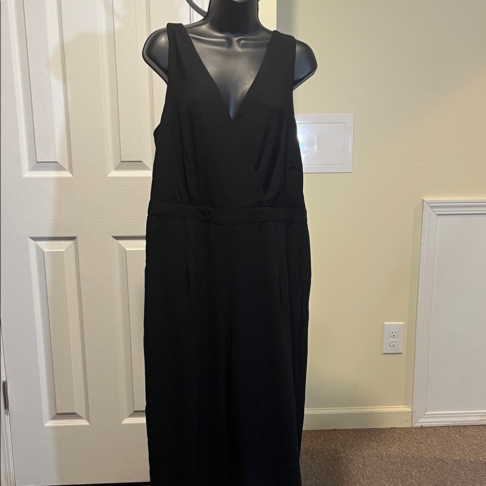 Lulu's Classic Black Maxi Dress